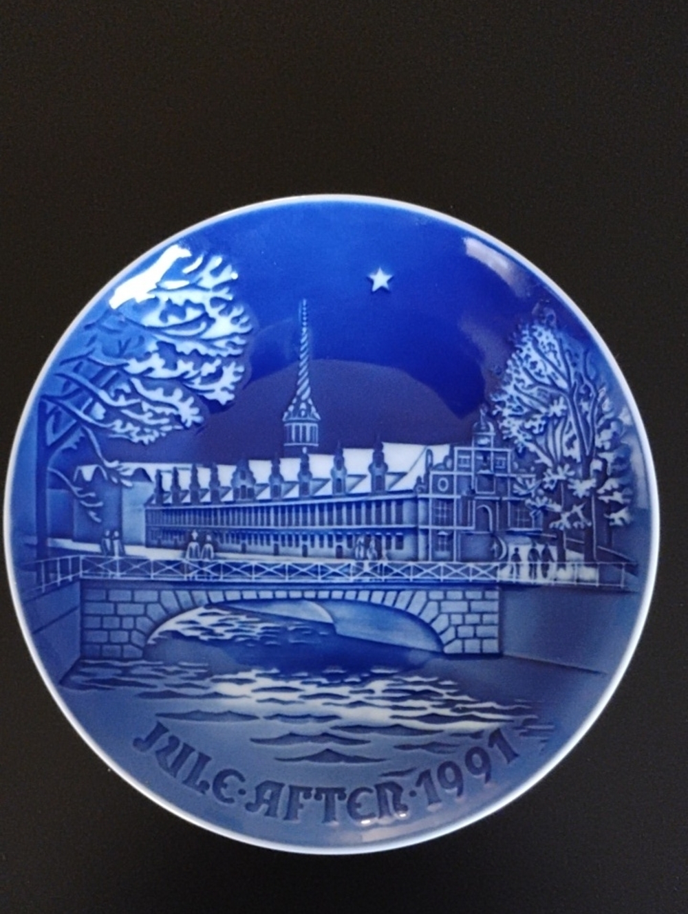 1991 Bing & Grondahl The Copenhagen Stock Exchange 7" Collector Plate
